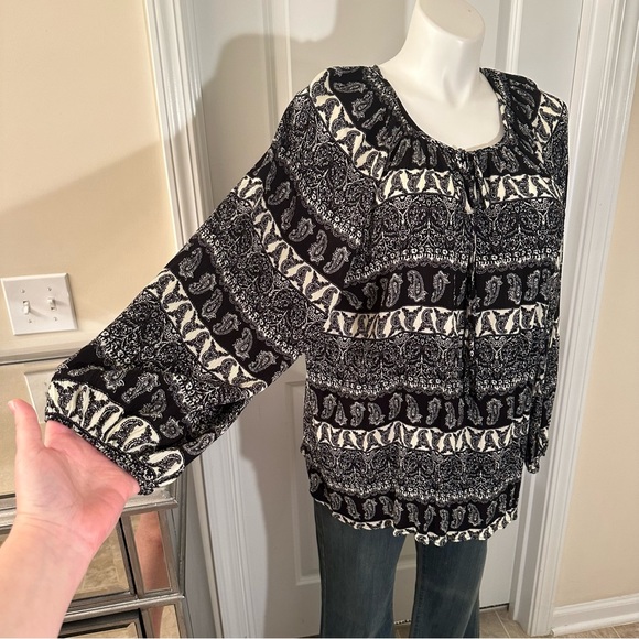 Chic Soul long sleeve top. Size 1X long sleeve top. Black and white top. - Picture 5 of 8
